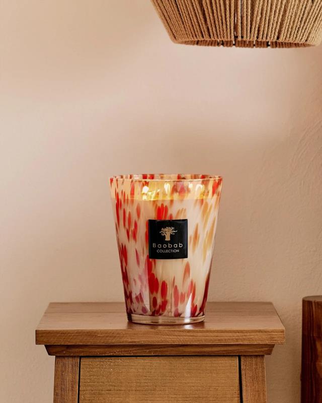 VELA PERFUMADA BAOBAB MAX 24 CORAL PEARLS ENCENDIDA