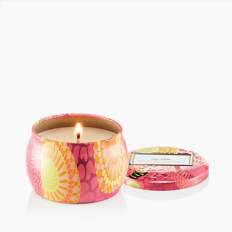 VELA VOLUSPA NAPALI PASSION FRUIT LATA P ENCENDIDA