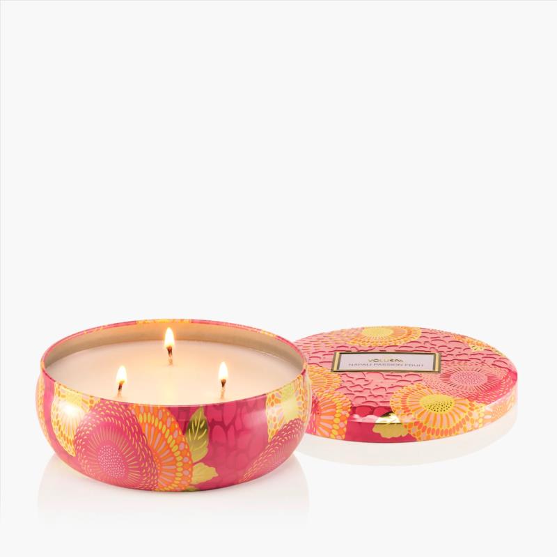 VELA VOLUSPA NAPALI PASSION FRUIT LATA 3 MECHAS ENCENDIDA